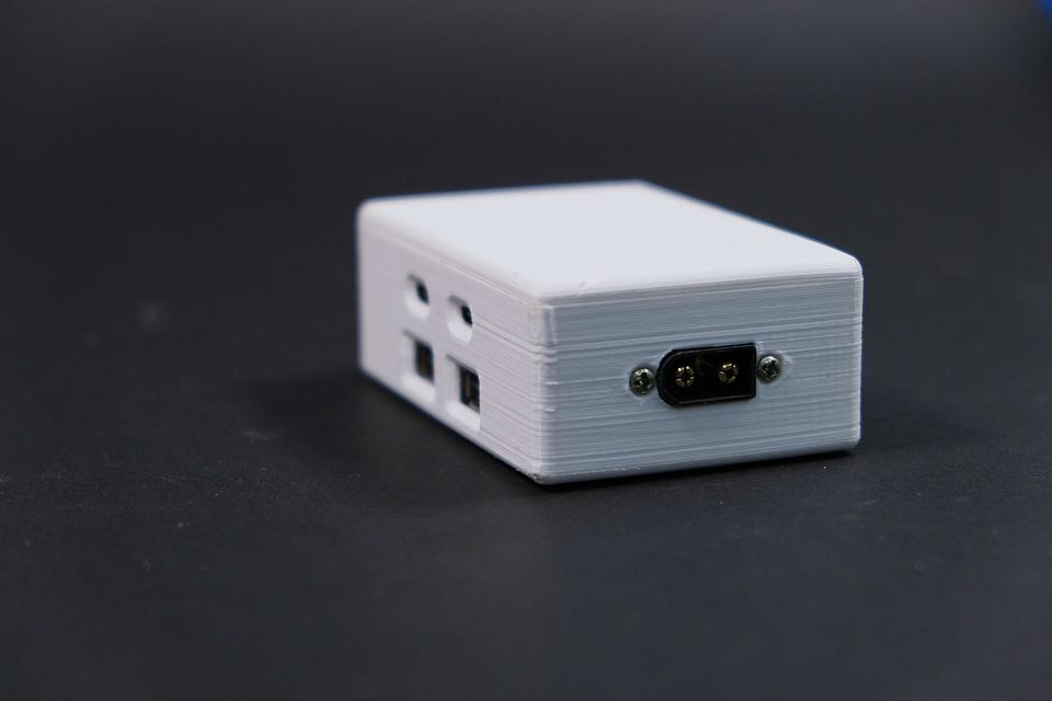 Product image 3 for ParkCharge Hub – 4 port USB Fast Charger (XT60)