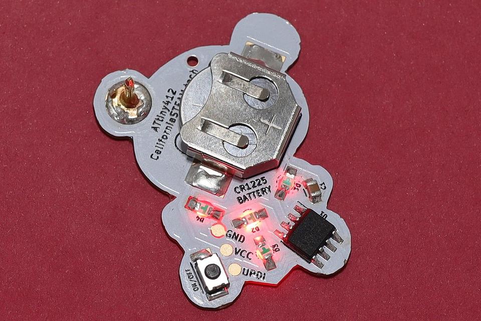 Product image 2 for Teddy Bear Heart Light up (4 LED's) Pin