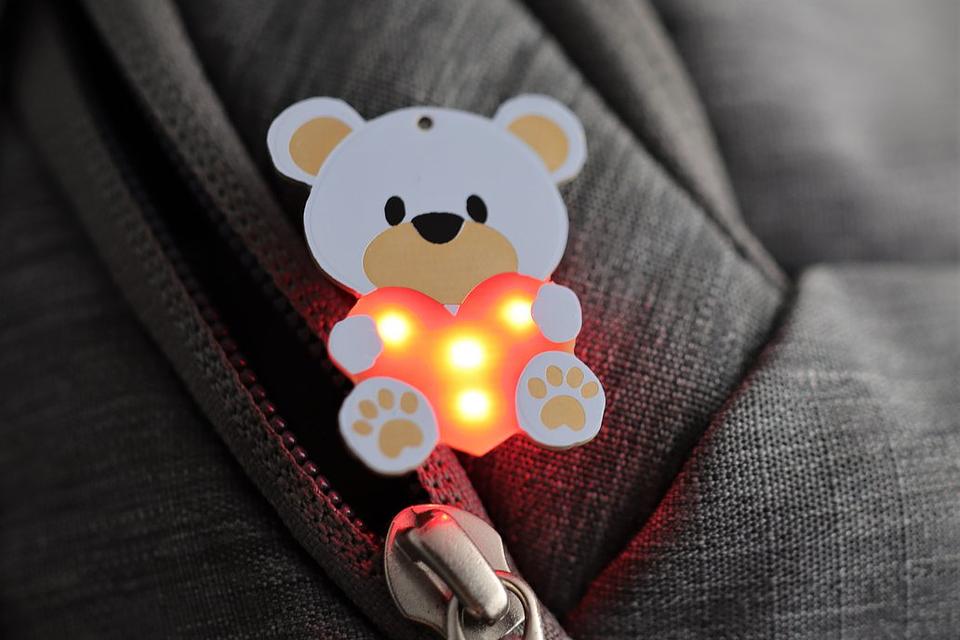 Product image 5 for Teddy Bear Heart Light up (4 LED's) Pin